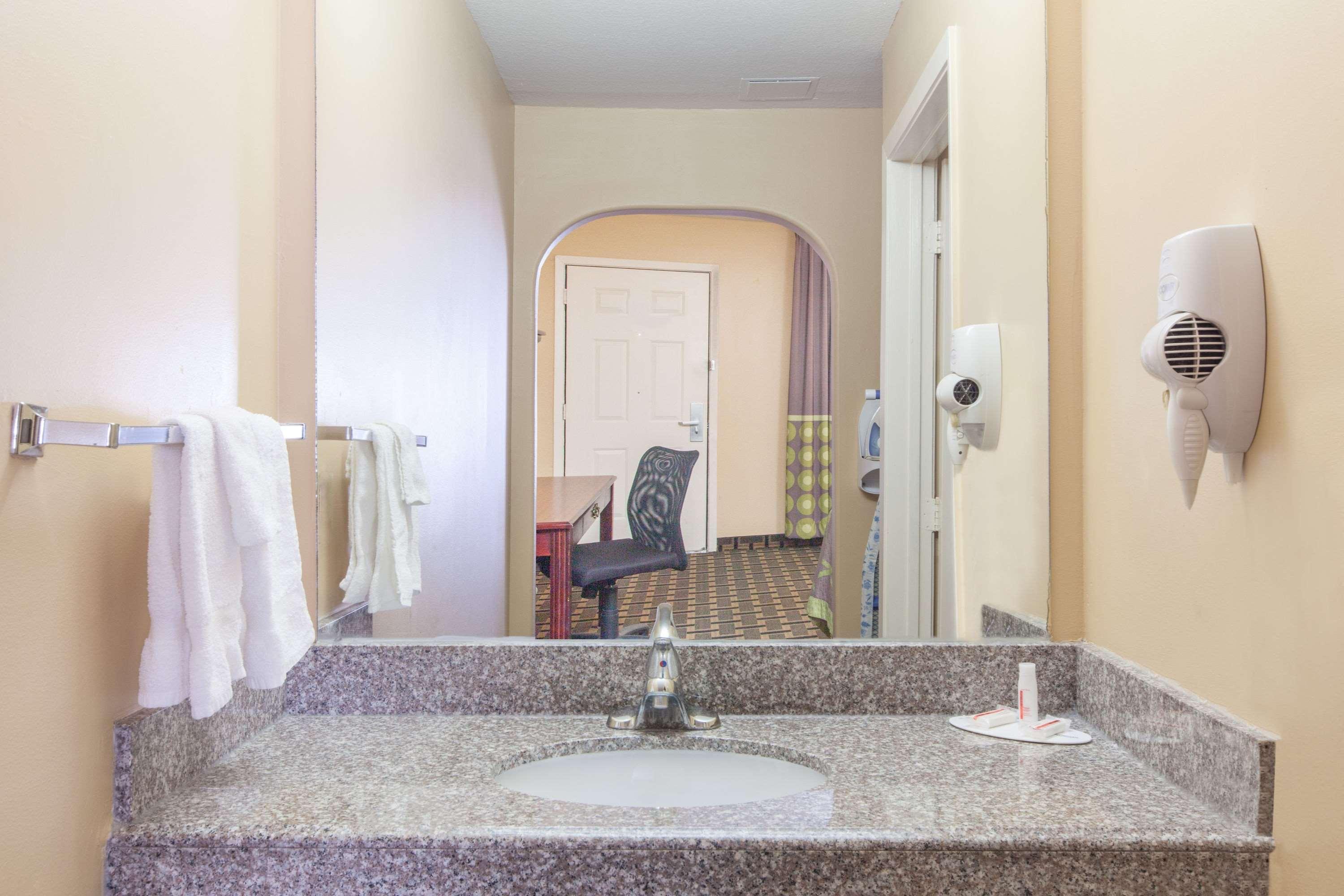 Super 8 By Wyndham Houston/willowbrook Hwy 249 2*